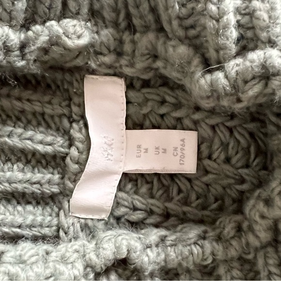 H&M - Picture 2 of 3